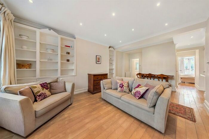 2 Bedroom Flat To Rent In Redcliffe Gardens, Earl's Court, London, SW10