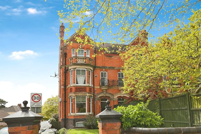 2 Bedroom Flat For Sale In Battenhall Road, Worcester, WR5