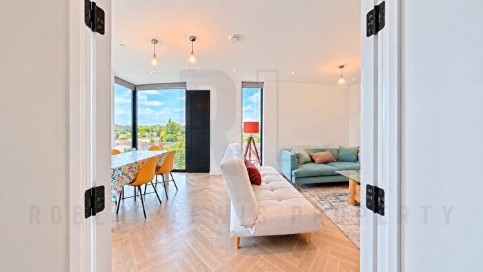 3 Bedroom Flat To Rent In Modern Bed, Bath Apartment With Balcony, Gym Amp; Parking, N6
