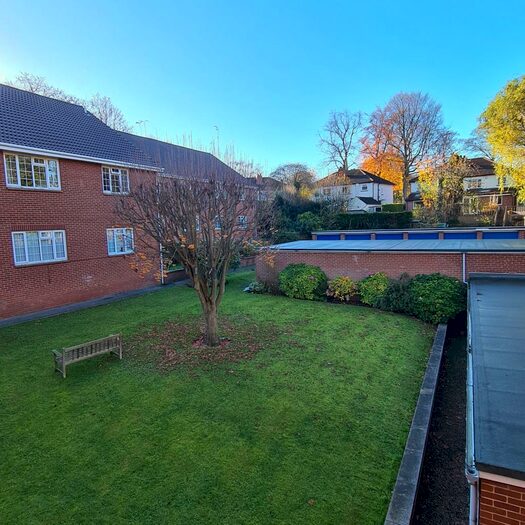 2 Bedroom Flat To Rent In Linden Court, Hollin Lane, Leeds, LS16