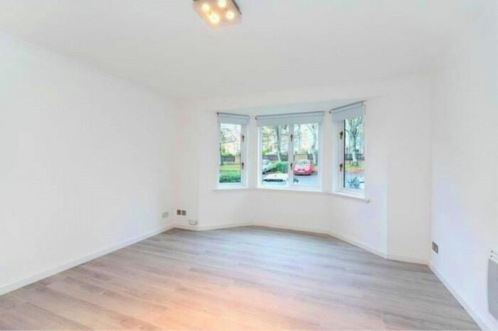 2 Bedroom Flat To Rent In South Elixa Place, Edinburgh, EH8