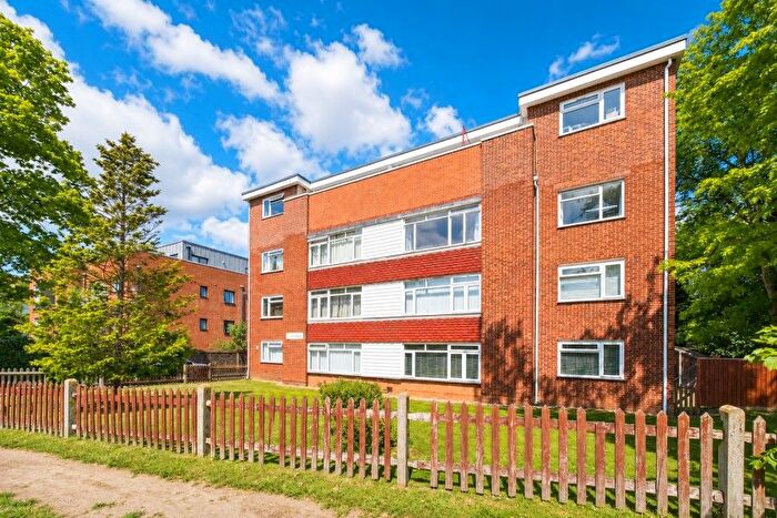2 Bedroom Flat To Rent In Epsom, Surrey, KT17