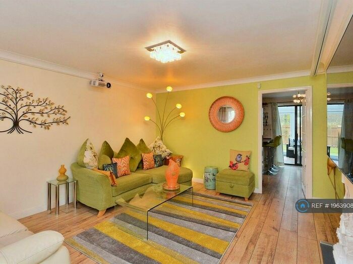 3 Bedroom Semi-Detached House To Rent In Braford Gardens, Shenley Brook End, Milton Keynes, MK5