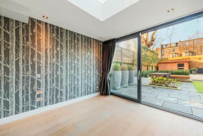 2 Bedroom Flat To Rent In Elsham Road, Holland Park, W14
