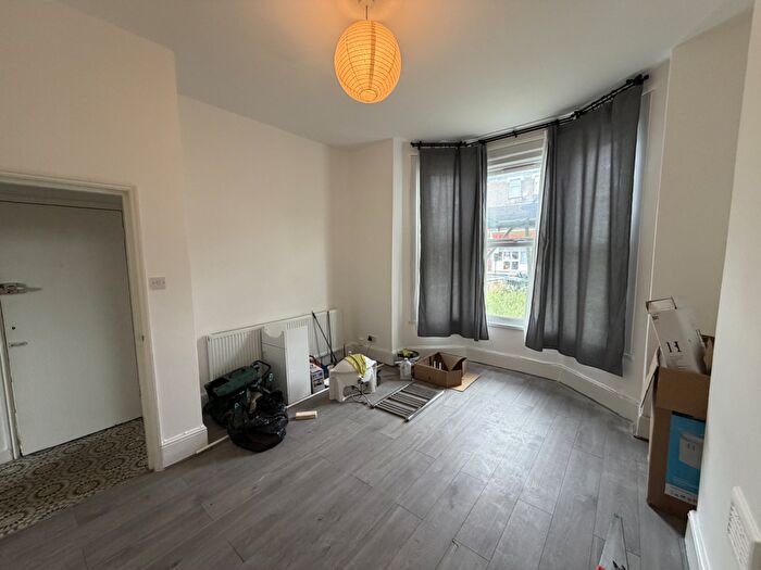 2 Bedroom Flat To Rent In Bruce Grove, N17