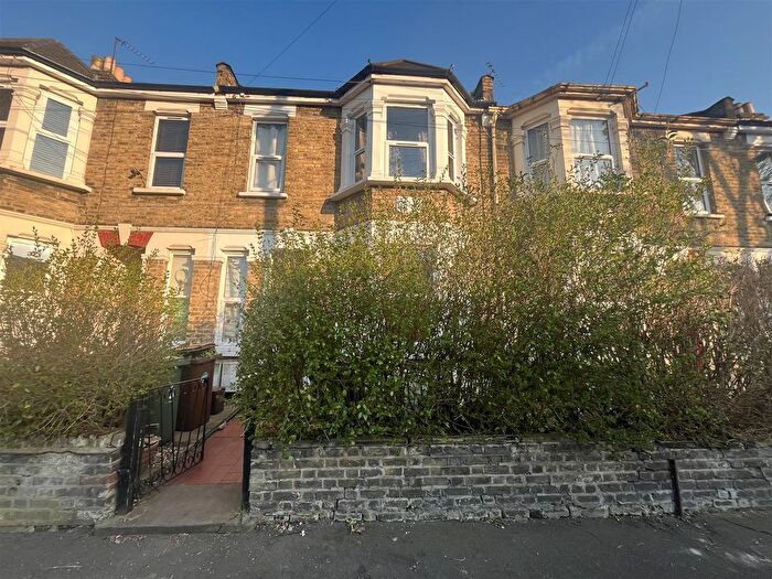 2 Bedroom Flat To Rent In Twickenham Road, Leytonstone, London, E11
