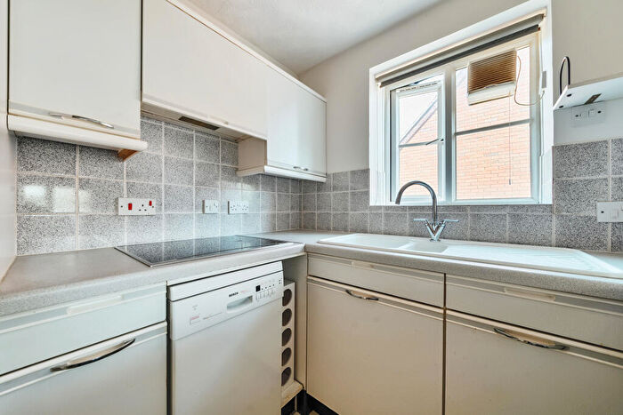2 Bedroom Apartment For Sale In Waterside Court, Alton, Hampshire, GU34