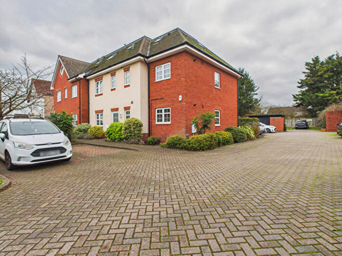 2 Bedroom Flat For Sale In Woodfield Court, RG5