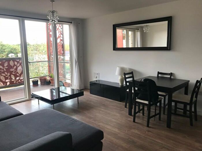 2 Bedroom Flat To Rent In Campion House, London, SE16