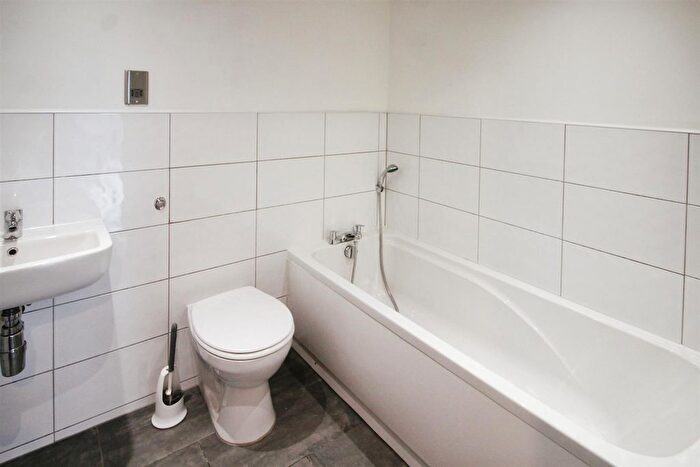 2 Bedroom Flat To Rent In Cape Street, Bradford, BD1