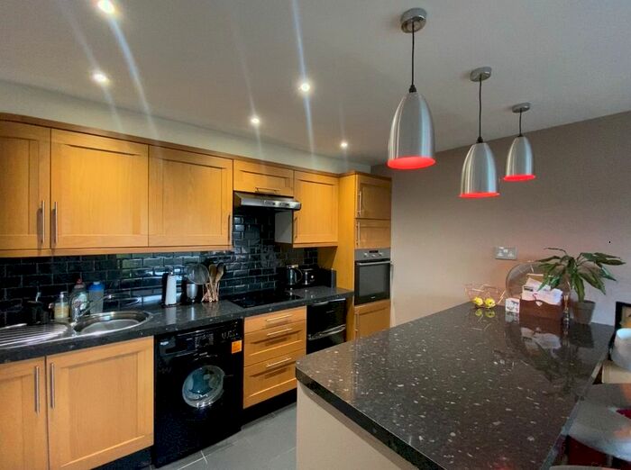 1 Bedroom Flat To Rent In Tinniswood, Ashton-On-Ribble, Preston, Lancashire, PR2