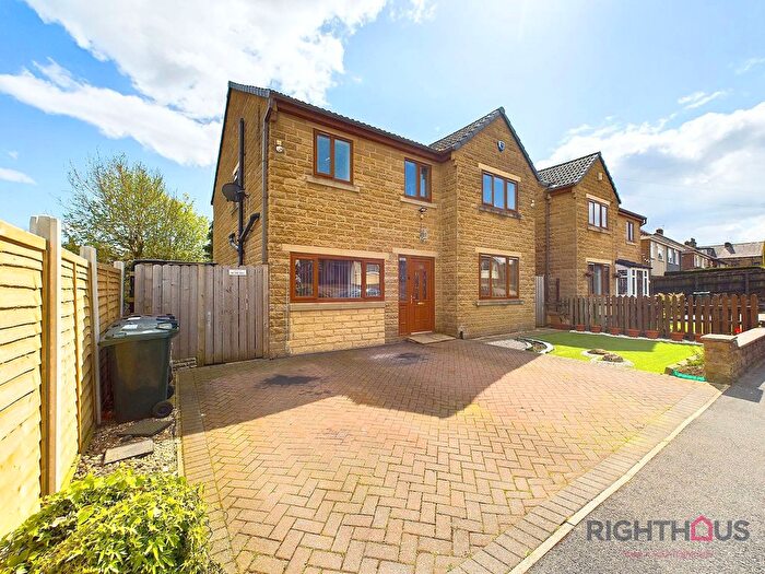 4 Bedroom Detached House For Sale In Raeburn Drive, Bradford, BD6