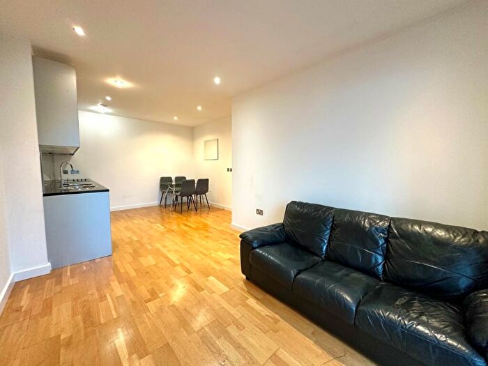 2 Bedroom Flat To Rent In Roberts Wharf, East Street, Leeds, West Yorkshire, LS9