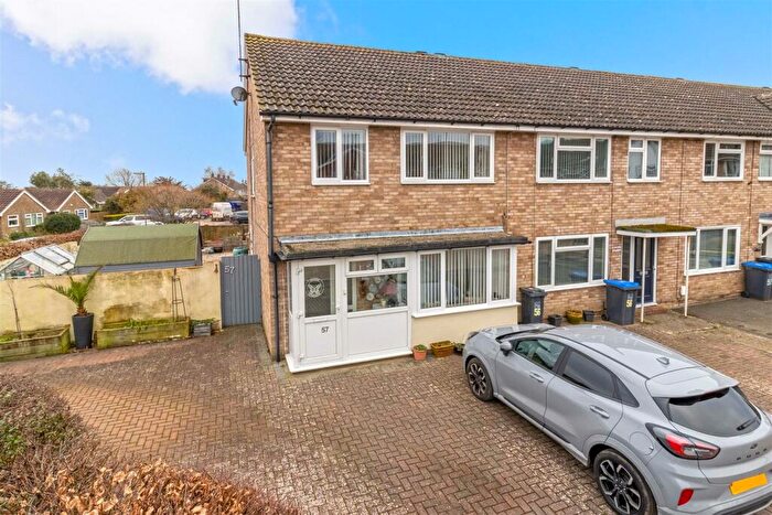 3 Bedroom End Of Terrace House To Rent In The Lawns, Sompting, Lancing, BN15