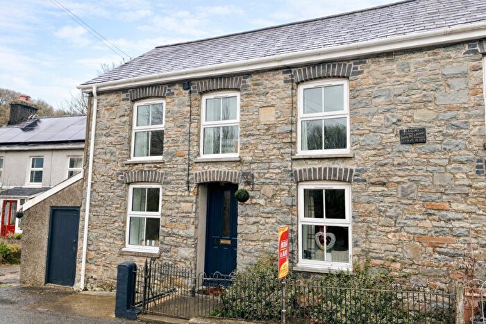2 Bedroom Semi Detached House For Sale In Cwrtnewydd, Llanybydder, SA40