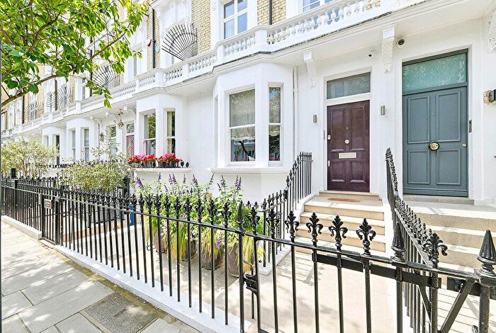 4 Bedroom House For Sale In Redcliffe Road, Chelsea, London, SW10