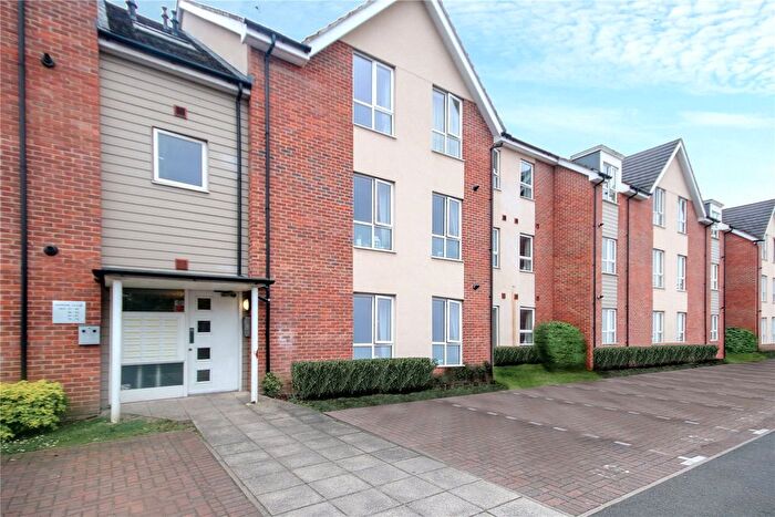 1 Bedroom Flat For Sale In Addlestone, Surrey, KT15