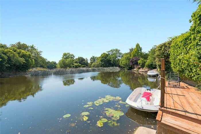 4 Bedroom Semi-Detached House For Sale In Bath Road, Swineford, Bristol, South Gloucestershire, BS30