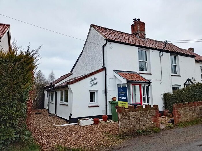 2 Bedroom Cottage For Sale In Queen Street, Spooner Row, Wymondham, Norfolk, NR18