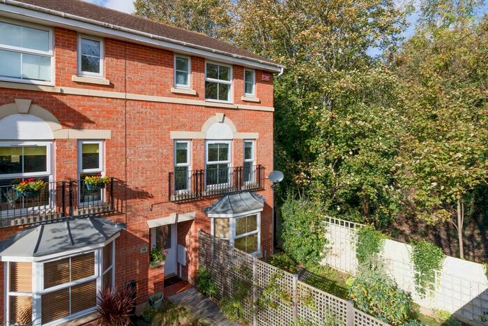 5 Bedroom End Of Terrace House To Rent In Old School Place, Maidstone ME14