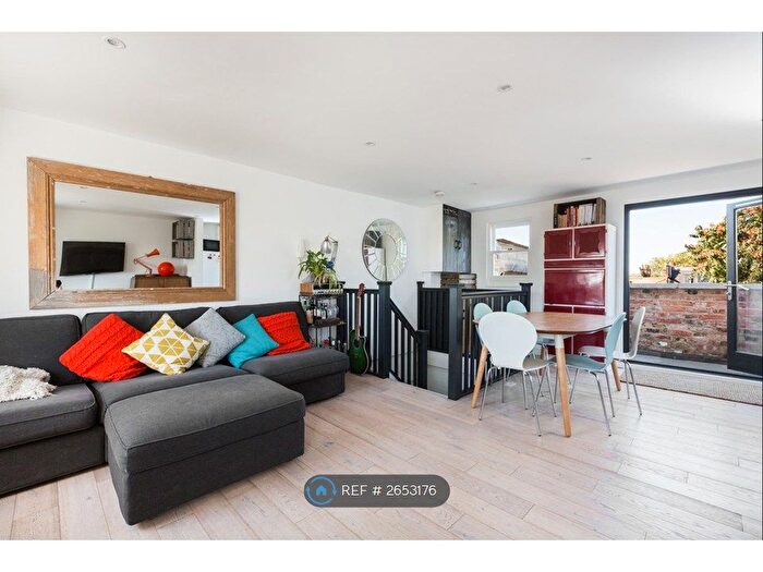 3 Bedroom Flat To Rent In Dunlace Road, London, E5