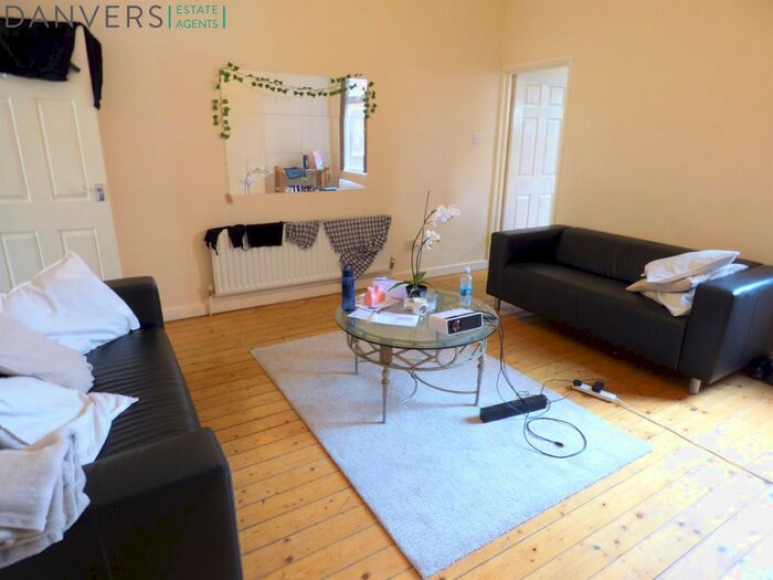 4 Bedroom Terraced House To Rent In Chaucer Street, Leicester, LE2