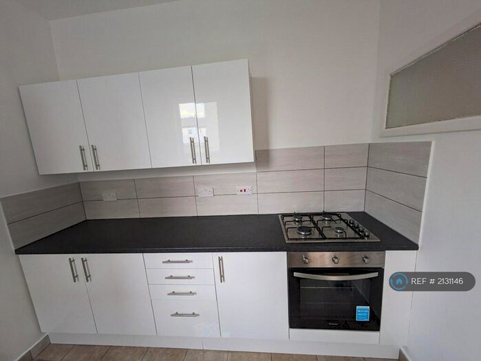 2 Bedroom Terraced House To Rent In New Street, Manchester, M40