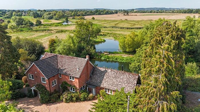 3 Bedroom Detached House For Sale In Southampton Road, Fordingbridge, SP6