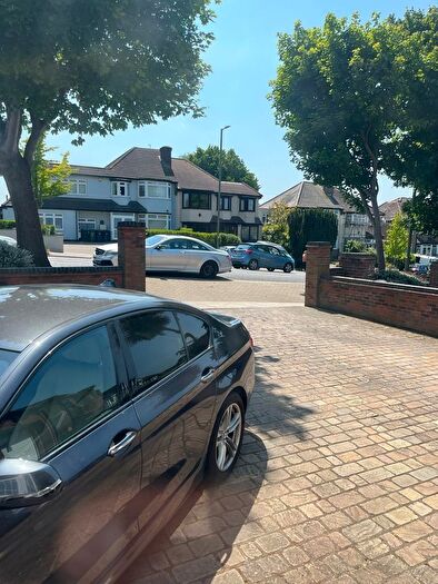 6 Bedroom Semi-Detached House To Rent In Cat Hill, Barnet, North London, EN4