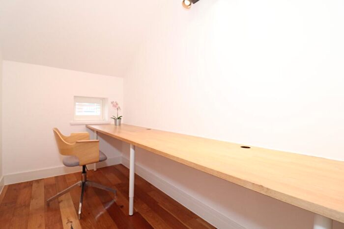 2 Bedroom Apartment To Rent In Howard Gardens, City Centre, CF24