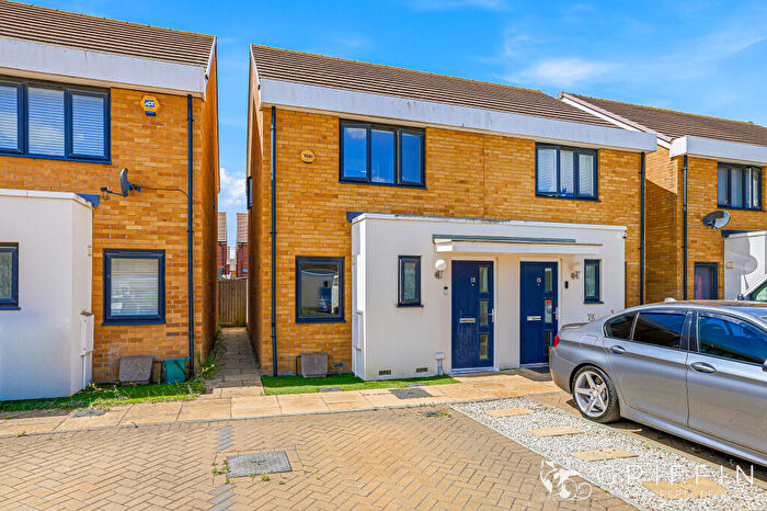 2 Bedroom Semi-Detached House For Sale In Lapwin Close, East Tilbury, RM18