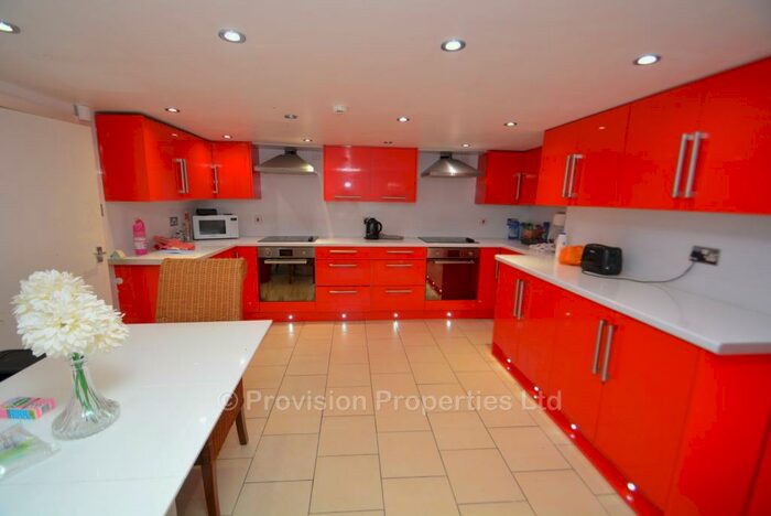 10 Bedroom Terraced House To Rent In Kirkstall Lane, Headingley, Leeds, LS6