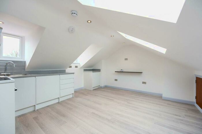 Studio To Rent In Croydon Road, Penge, London, SE20