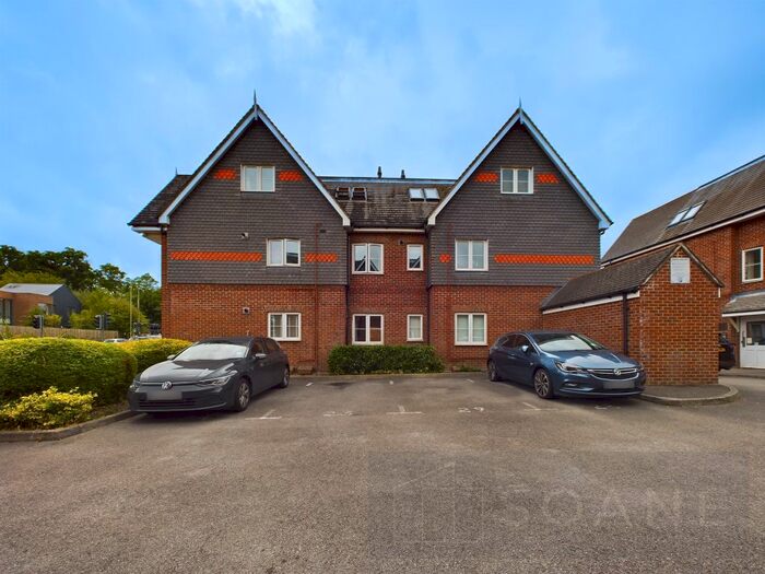 2 Bedroom Flat To Rent In Craigbank Court, Fareham, PO14