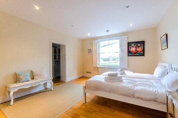 3 Bedroom Flat To Rent In Oval Mansions, Oval, London, SE11