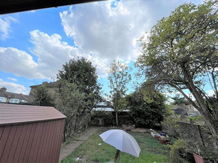 1 Bedroom Studio To Rent In Ilford, IG1
