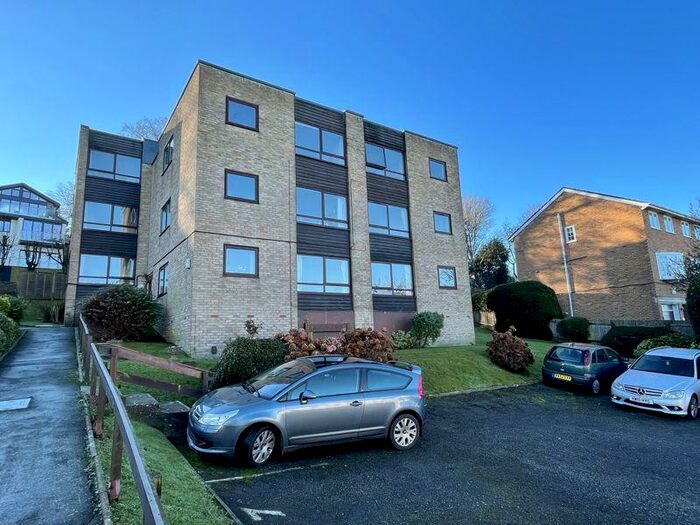 2 Bedroom Apartment To Rent In Cowes, PO31