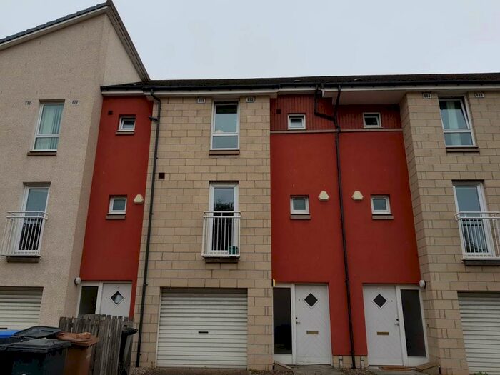 4 Bedroom House To Rent In Milnbank Gardens, DD1