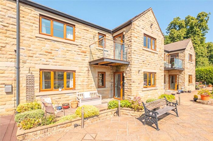 2 Bedroom Apartment For Sale In Holme Valley Court, Huddersfield Road, Holmfirth, HD9