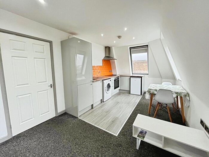 1 Bedroom Apartment To Rent In Blackwall, Halifax, West Yorkshire, HX1