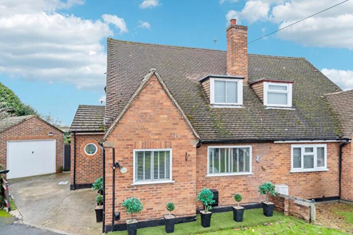 4 Bedroom Semi Detached House For Sale In Chequers Orchard, Iver, SL0