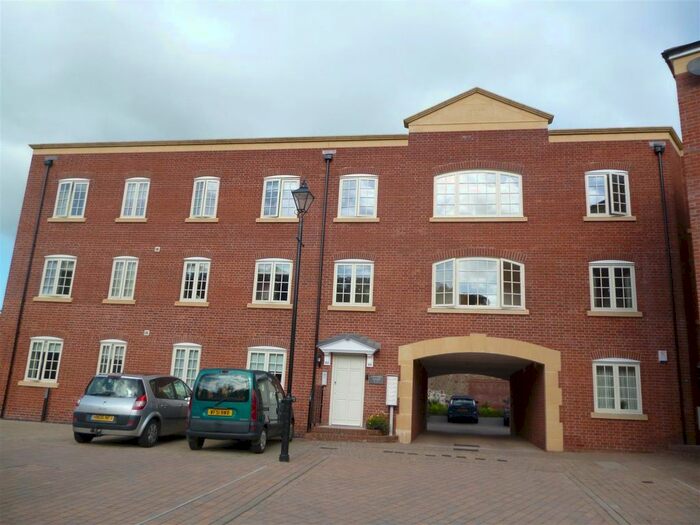 2 Bedroom Flat To Rent In Old Mill Close, Tiverton, EX16