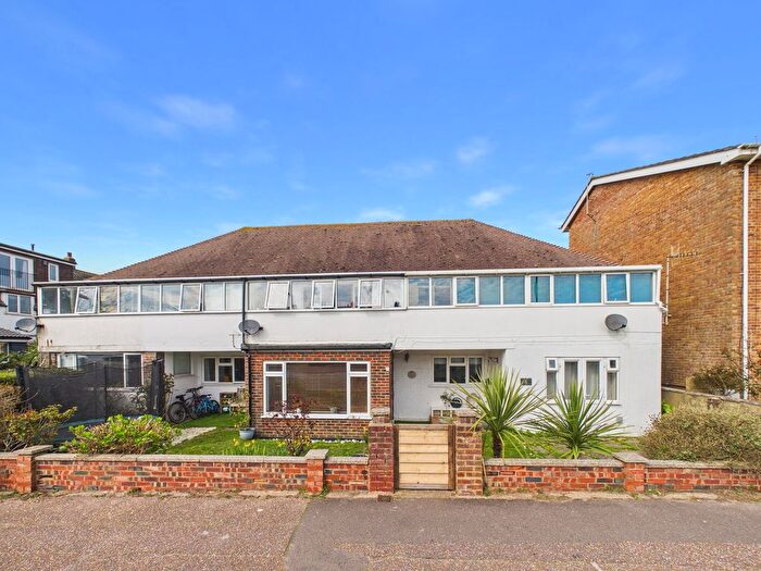 3 Bedroom Flat For Sale In Beach Green, Shoreham By Sea, BN43