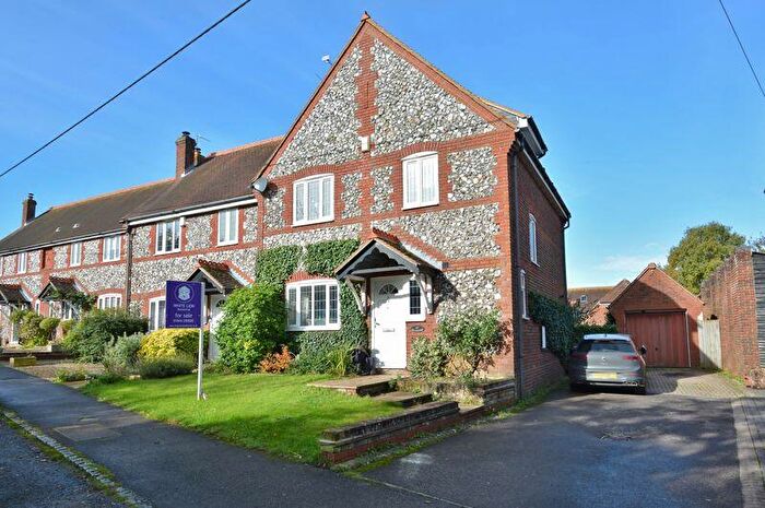 5 Bedroom Semi-Detached House For Sale In Watlington Road, Lewknor, OX49