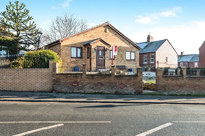 2 Bedroom Bungalow For Sale In Wakefield Road, Fitzwilliam, Pontefract, West Yorkshire, WF9