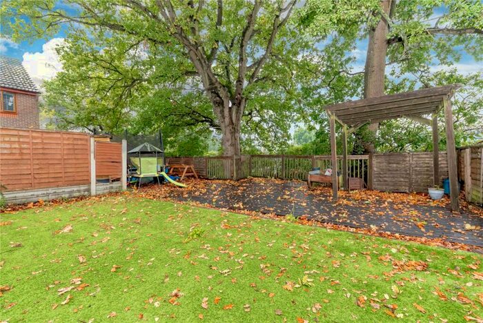 3 Bedroom End Of Terrace House For Sale In Farnborough Road, Farnborough, GU14