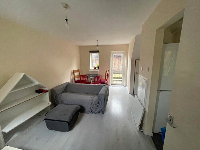 1 Bedroom Terraced House To Rent In Grove Road, Mitcham, CR4