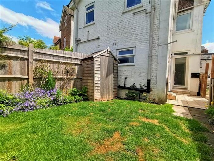 1 Bedroom Maisonette To Rent In Queens Road, East Grinstead, RH19