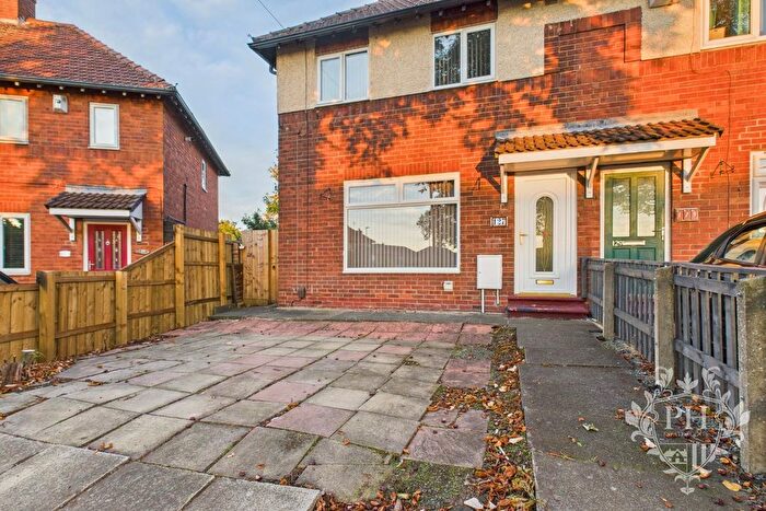3 Bedroom Semi-detached House For Sale In Flatts Lane, Middlesbrough, TS6