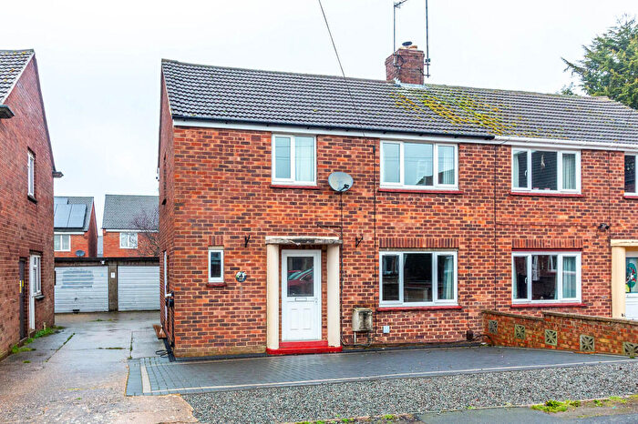 3 Bedroom Semi Detached House For Sale In Osborne Close, Rushden, NN10